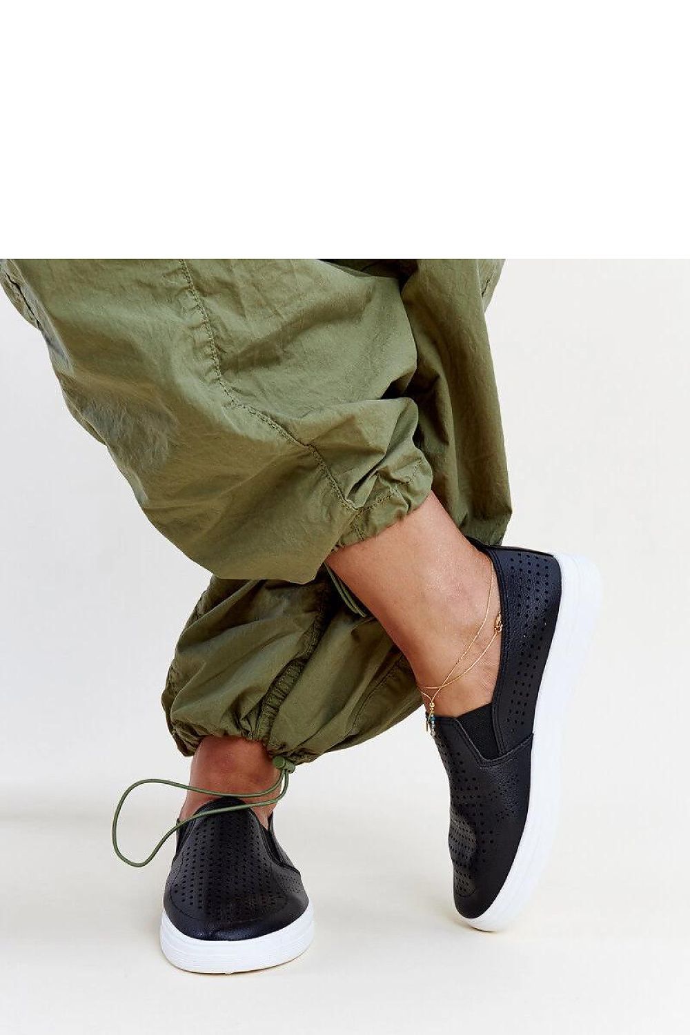   Czarne ażurowe wsuwane tenisówki Dafina - Solea 