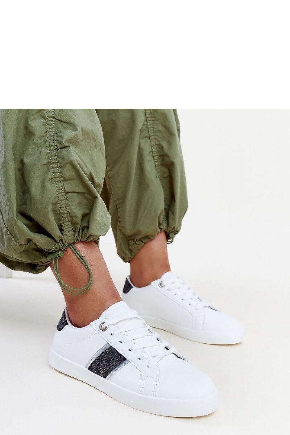   Biało-czarne sneakersy z ozdobnym paskiem Grada - Solea 