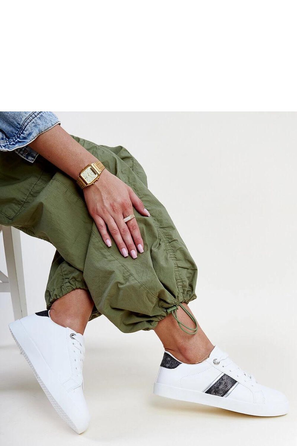   Biało-czarne sneakersy z ozdobnym paskiem Grada - Solea 