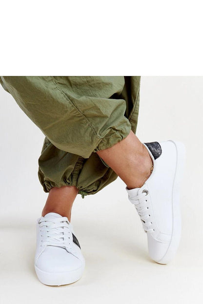   Biało-czarne sneakersy z ozdobnym paskiem Grada - Solea 