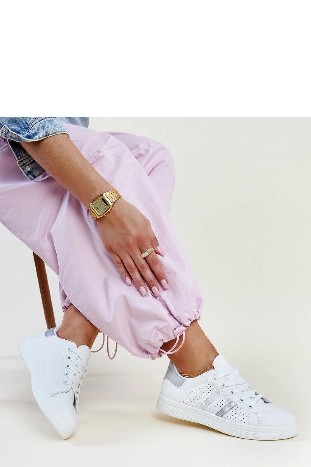   Biało-srebrne sneakersy eko skóra Berdine - Solea 