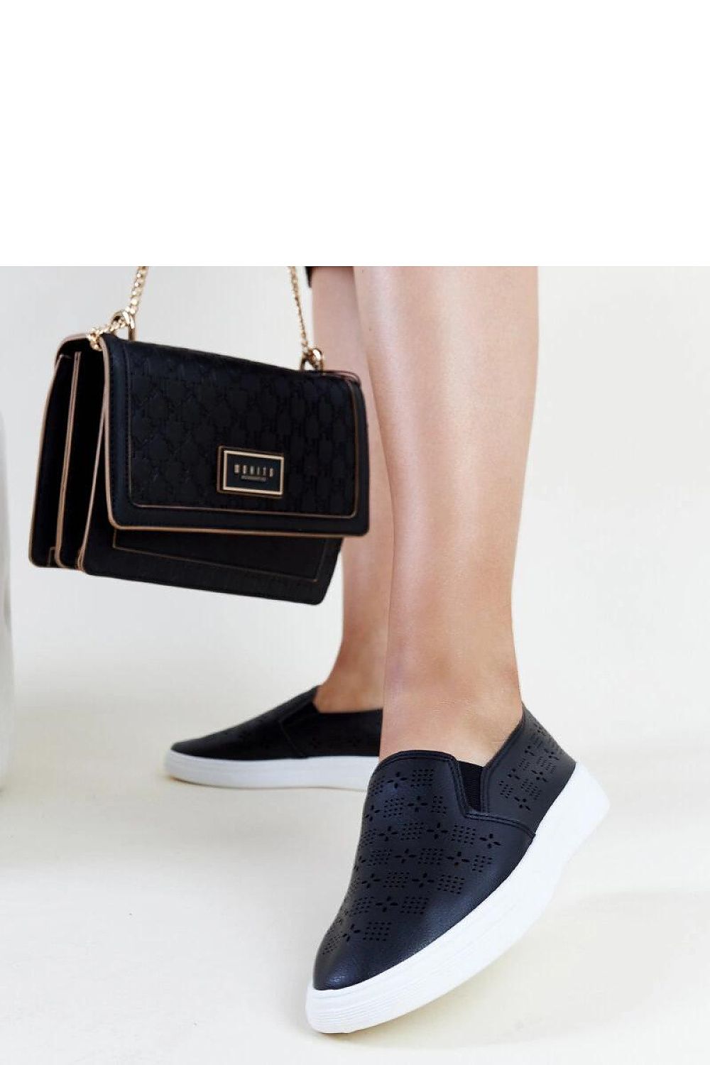   Czarne wsuwane tenisówki Hilal - Solea 