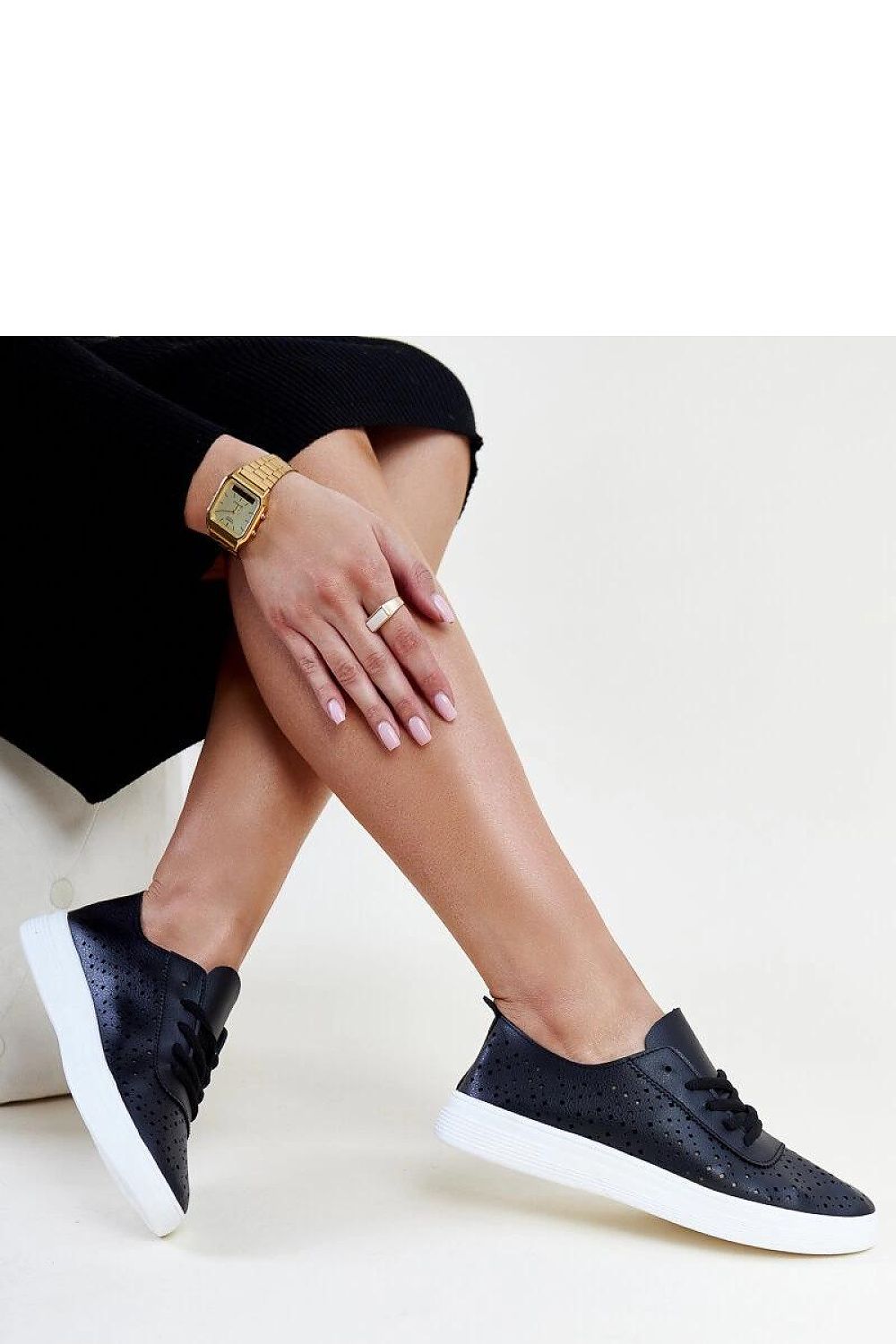   Czarne ażurowe tenisówki Manoek - Solea 