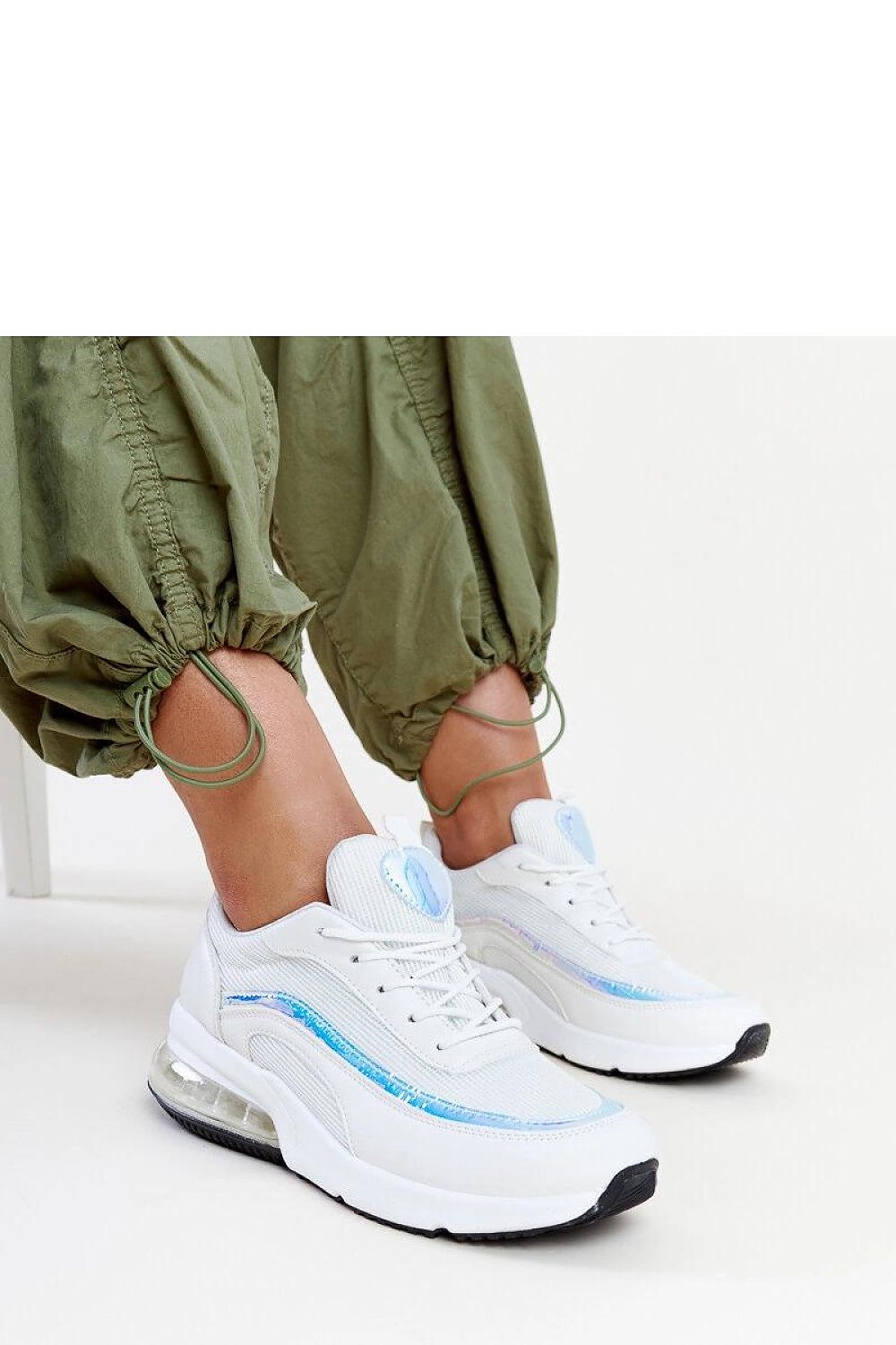   Białe sneakersy z hologramem Jelka - Solea 