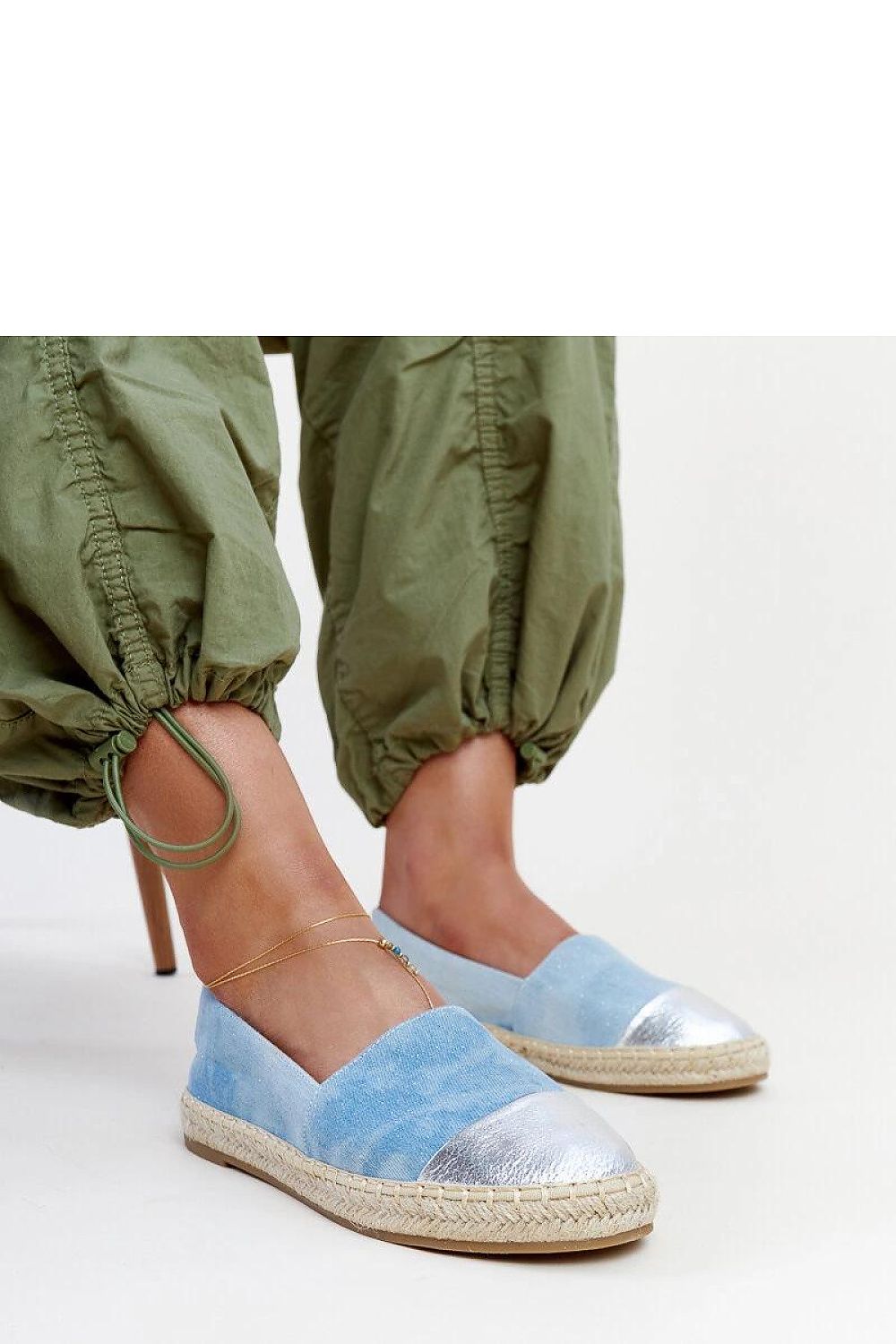   Niebiesko-srebrne błyszczące espadryle Surana - Solea 