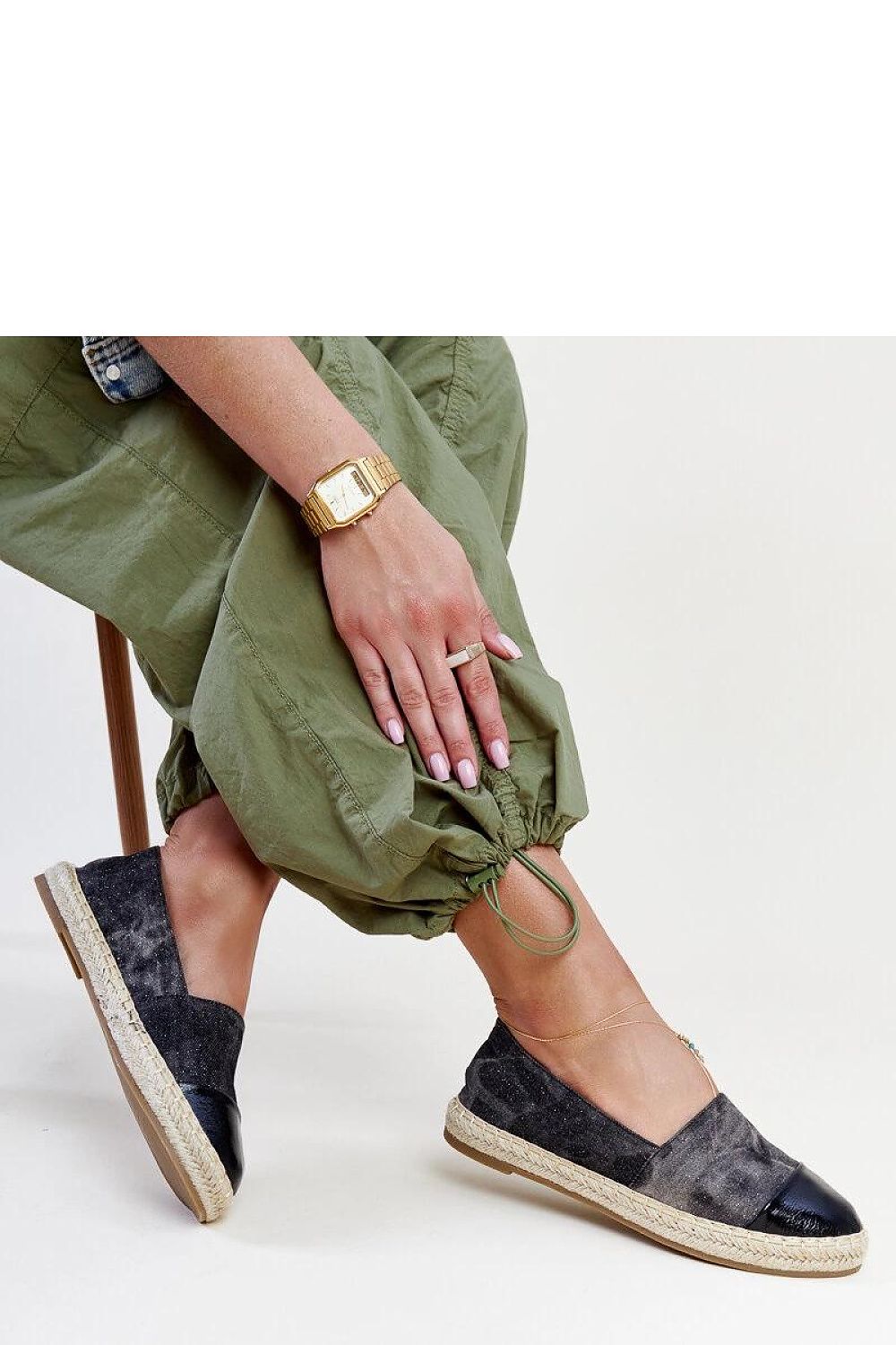   Czarne błyszczące espadryle Surana - Solea 