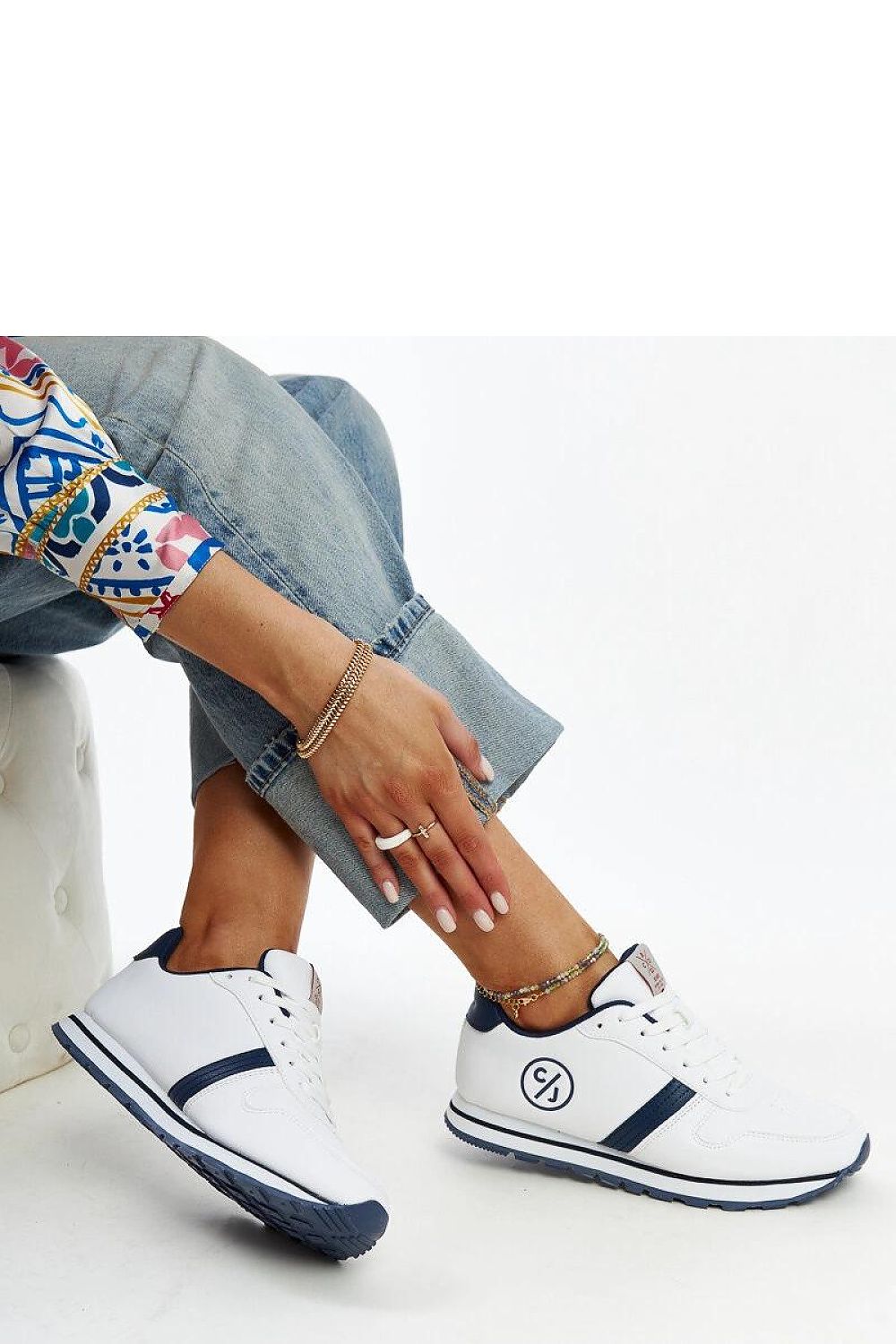   Biało-granatowe sneakersy damskie CROSS JEANS - Solea 