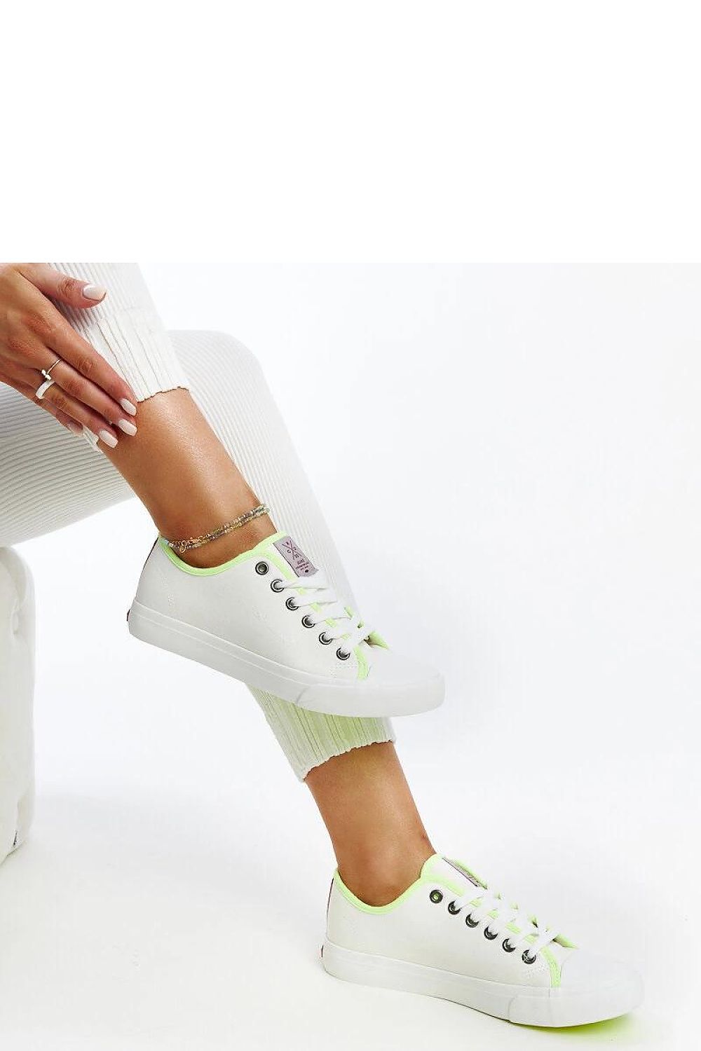   Białe damskie trampki z kolorem CROSS JEANS - Solea 