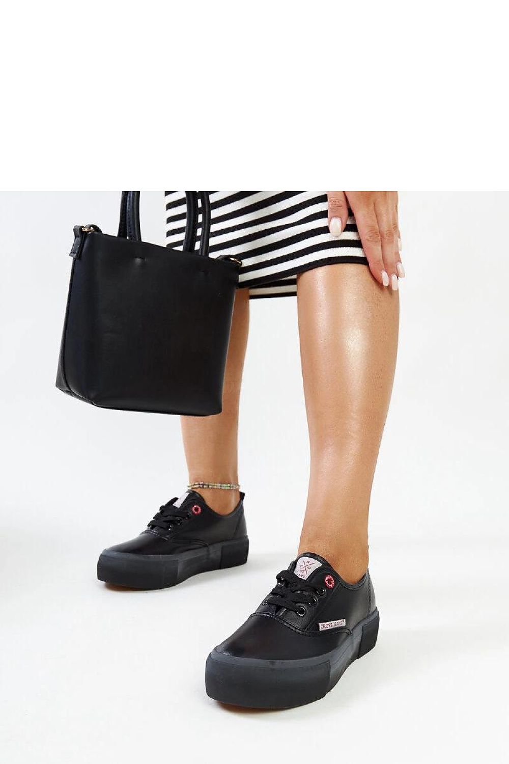   Czarne damskie trampki CROSS JEANS - Solea 