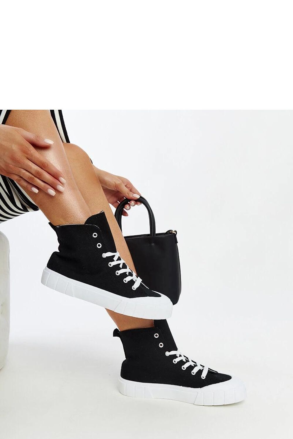   Czarne wysokie trampki Vinka - Solea 