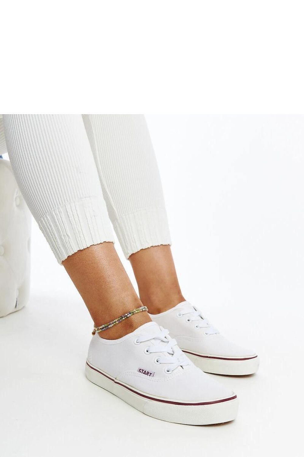   Białe klasyczne tenisówki Erla - Solea 