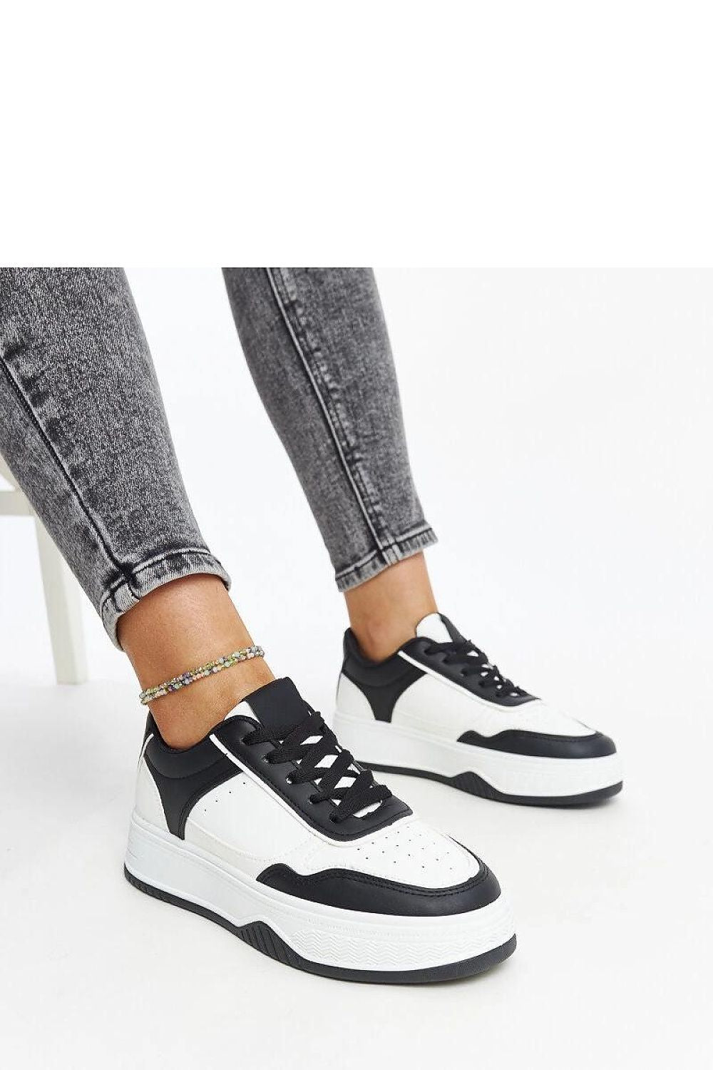   Biało-czarne sneakersy na grubszej podeszwie Rumai - Solea 