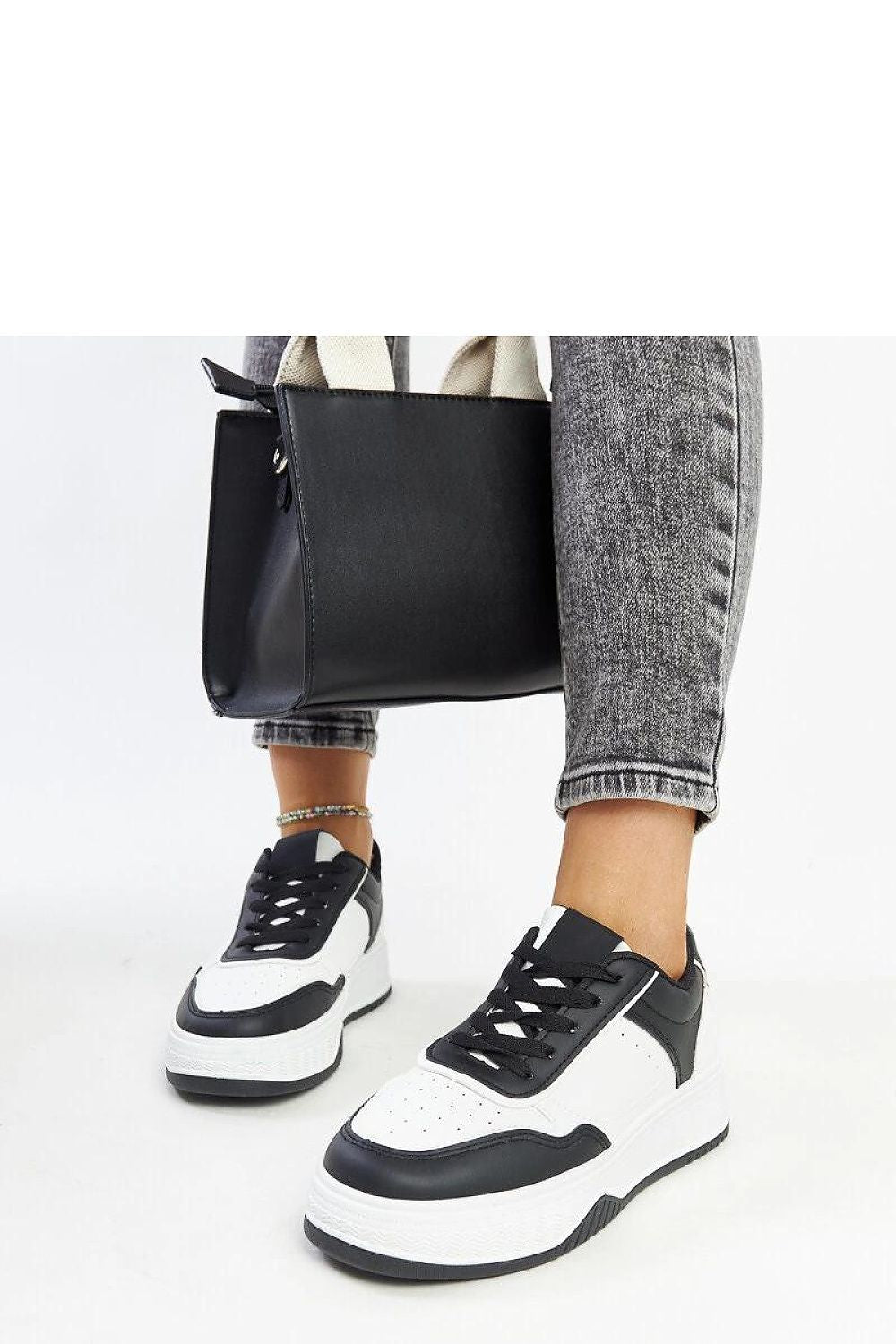   Biało-czarne sneakersy na grubszej podeszwie Rumai - Solea 