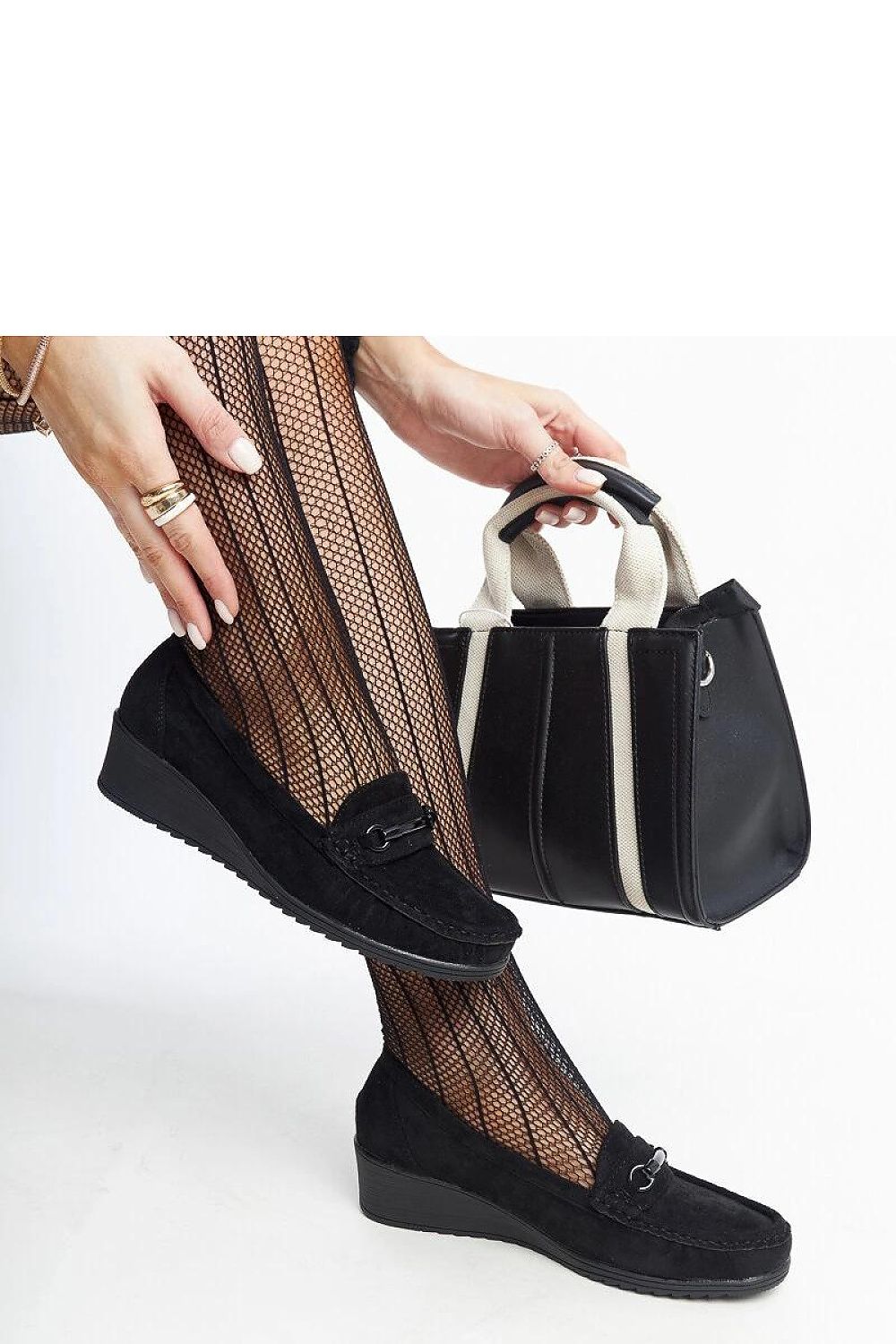   Czarne mokasyny na koturnie Amela - Solea 