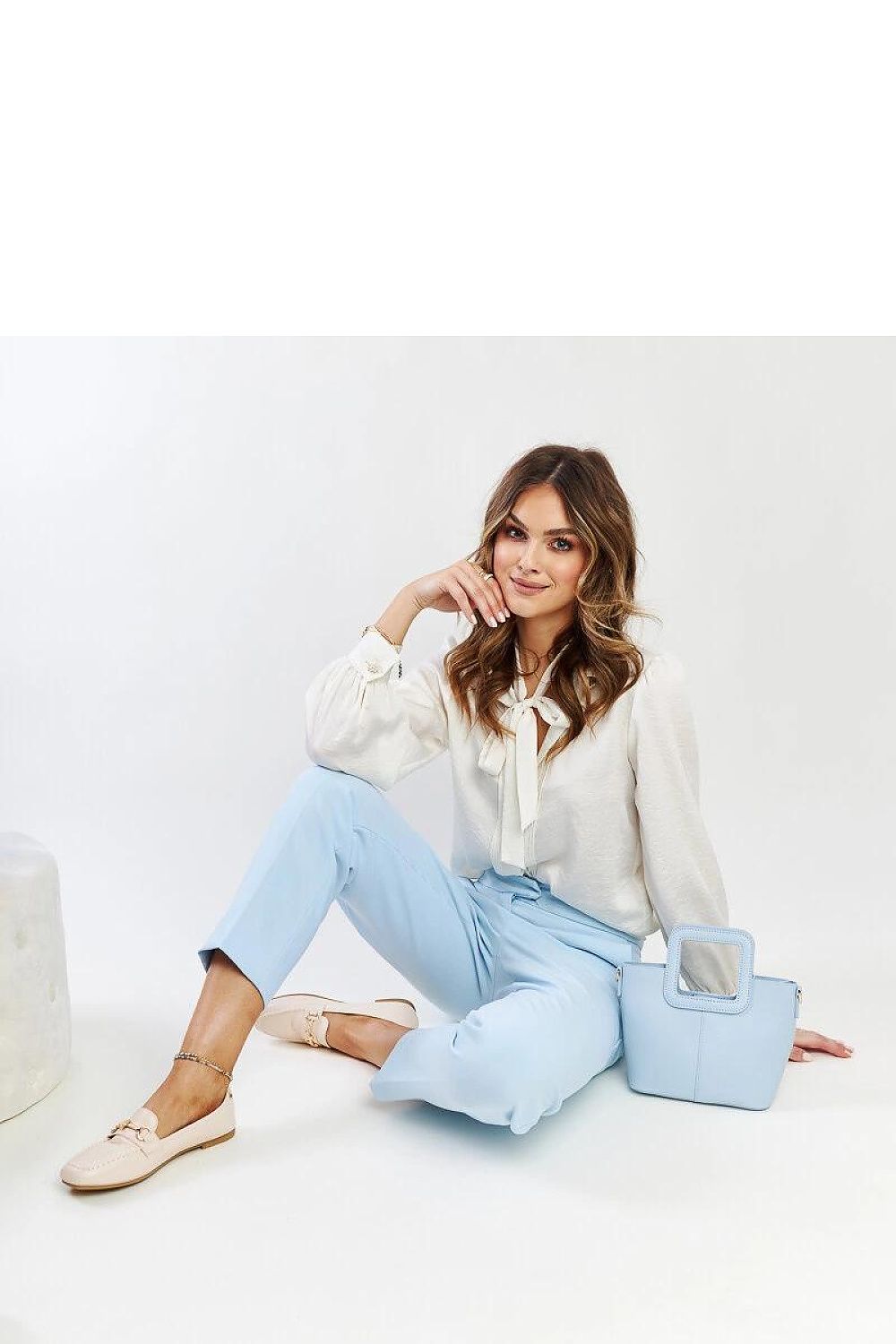   Jasnobeżowe ozdobne mokasyny Docherty - Solea 