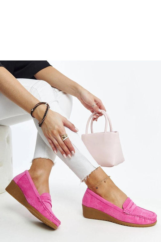   Ciemnoróżowe zamszowe mokasyny na koturnie Sakena - Solea 