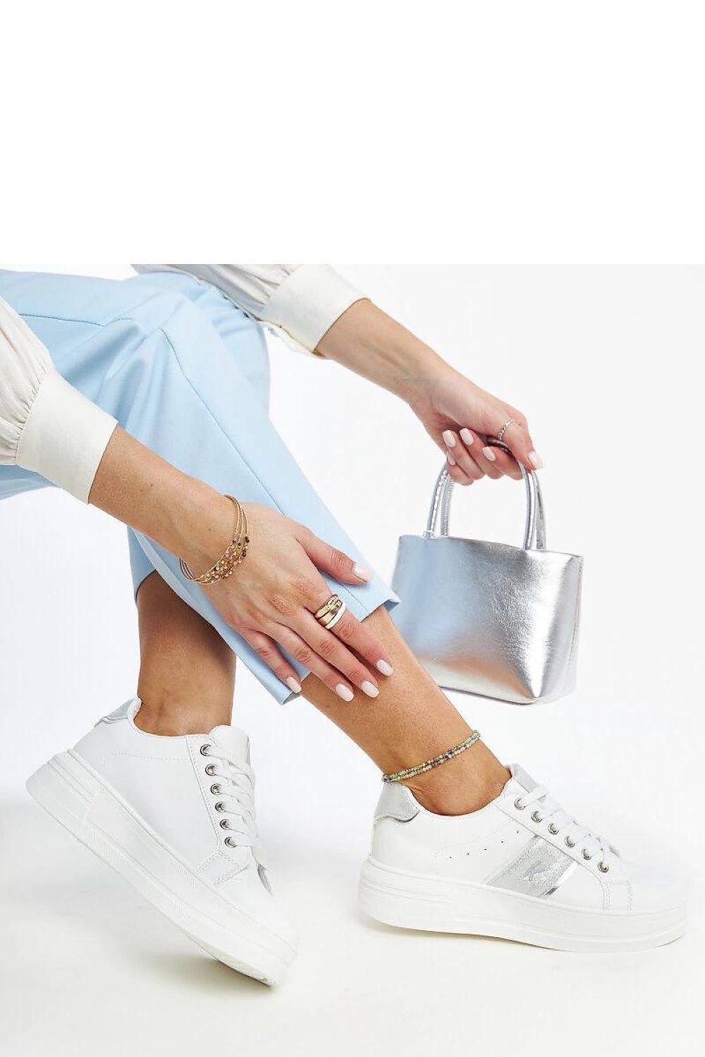   Biało-srebrne sneakersy na grubszej podeszwie Finestra - Solea 