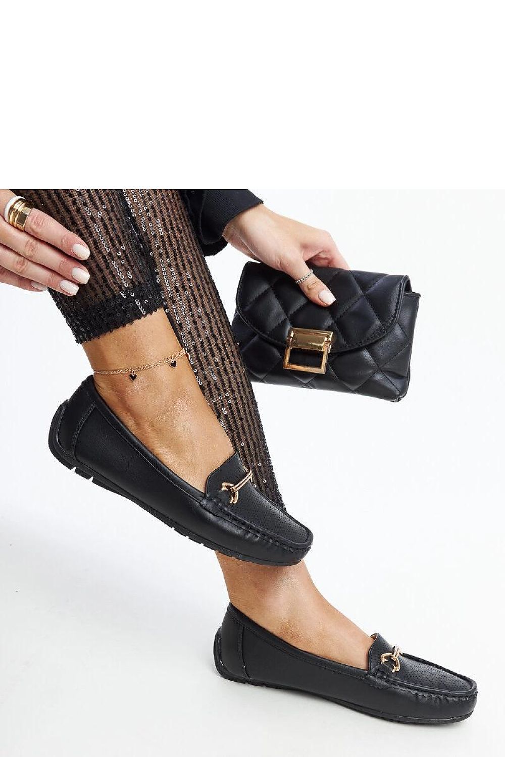   Czarne mokasyny z ozdobną klamerką Adila - Solea 