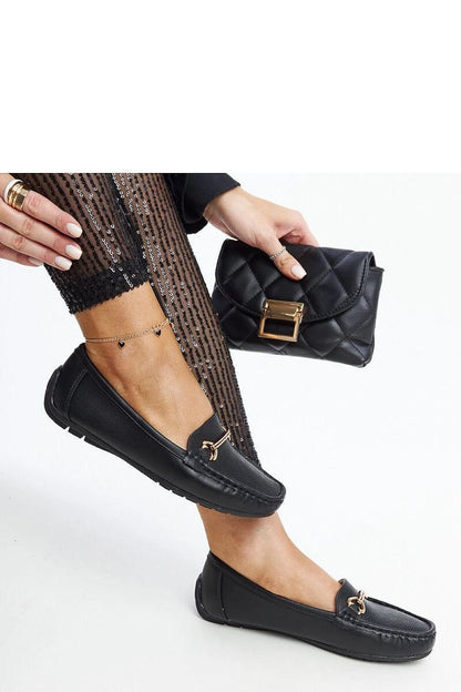   Czarne mokasyny z ozdobną klamerką Adila - Solea 