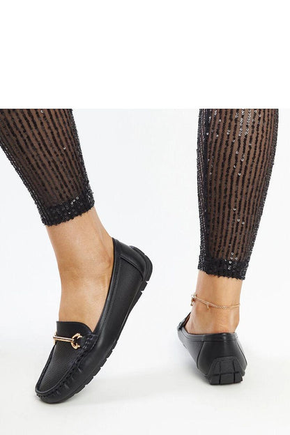   Czarne mokasyny z ozdobną klamerką Adila - Solea 