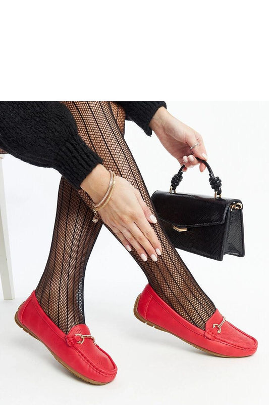   Czerwone mokasyny z ozdobną klamerką Adila - Solea 