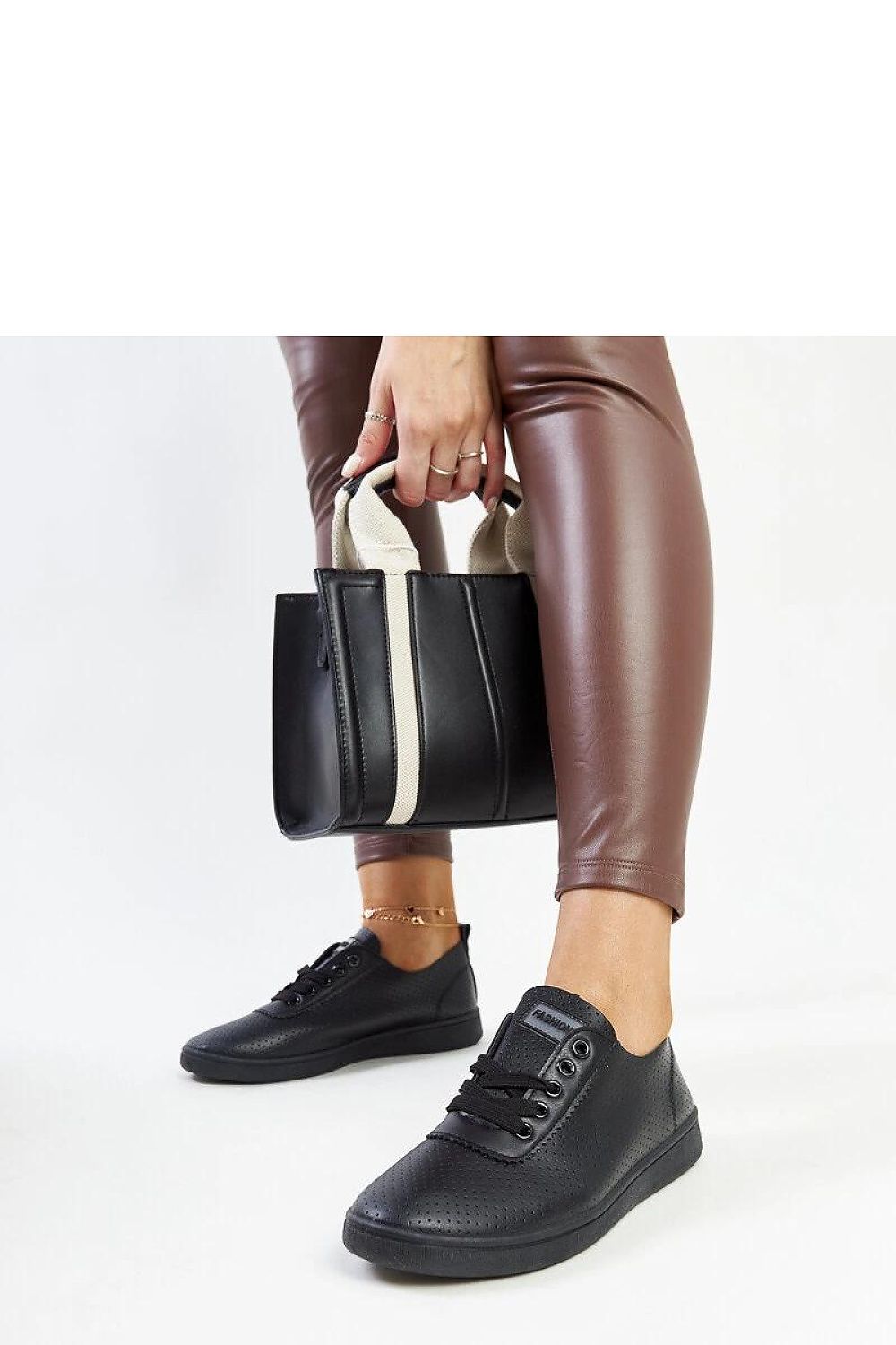   Czarne trampki eko-skórzane Yusra - Solea 