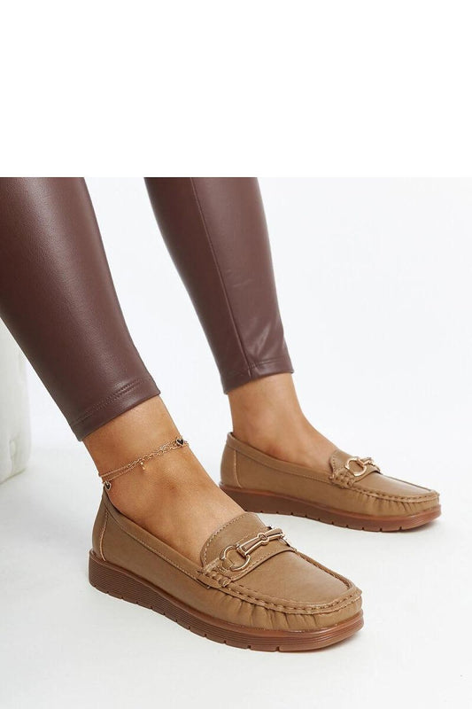   Ciemnobeżowe mokasyny z klamerką Anisah - Solea 