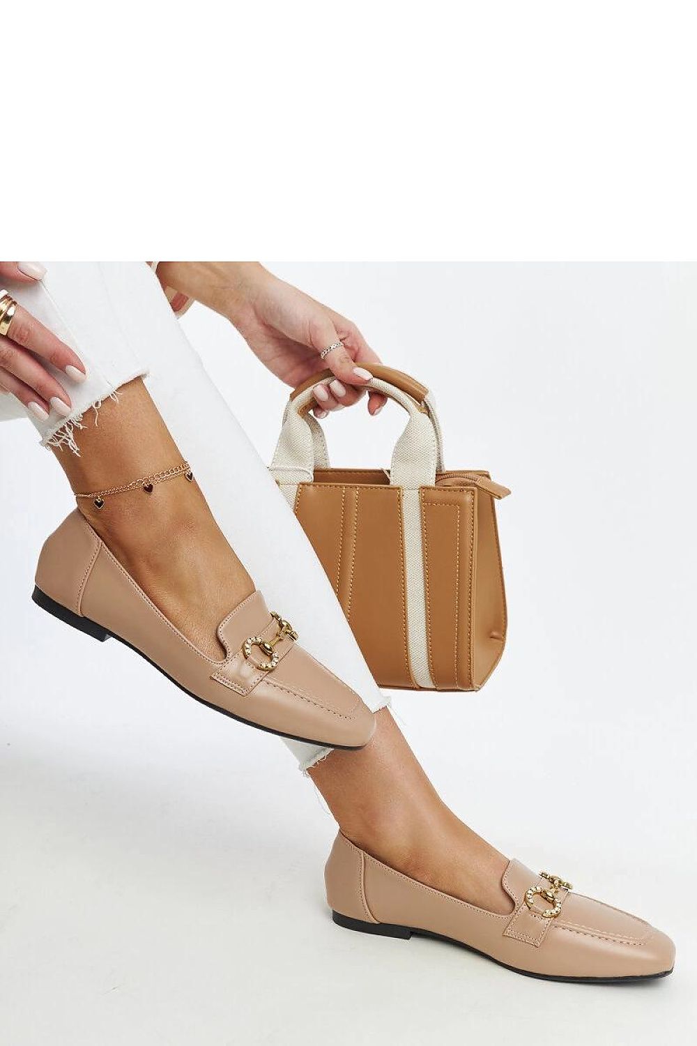   Beżowe mokasyny z klamerką Areebah - Solea 