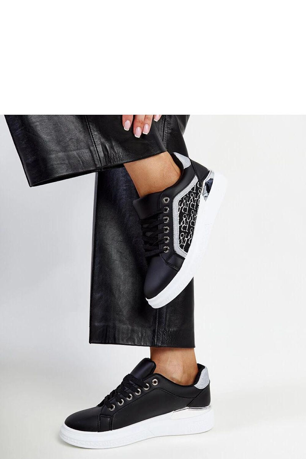   Czarne sneakersy na platformie z brokatem Fekete - Solea 