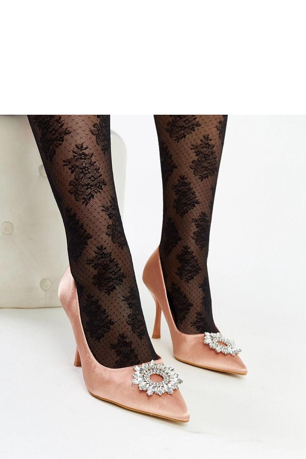   Beżowe szpilki o satynowym wykończeniu z cyrkoniami Clemente - Solea 