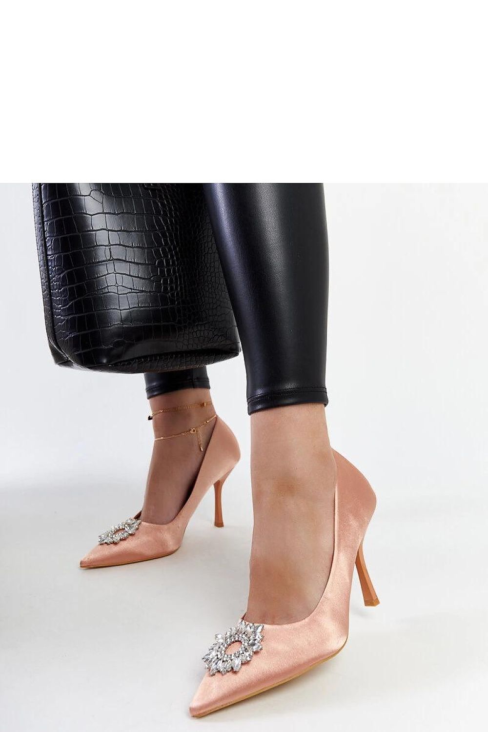   Beżowe szpilki o satynowym wykończeniu z cyrkoniami Susegana - Solea 