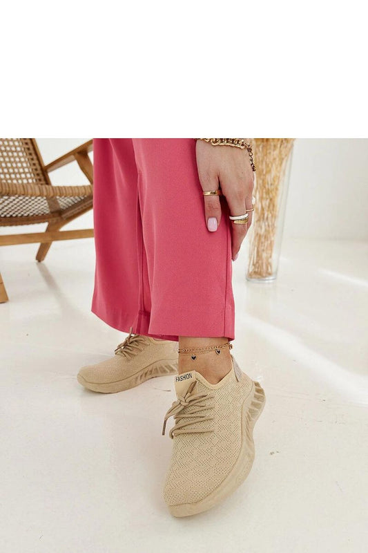   Beżowe materiałowe sneakersy Mira - Solea 