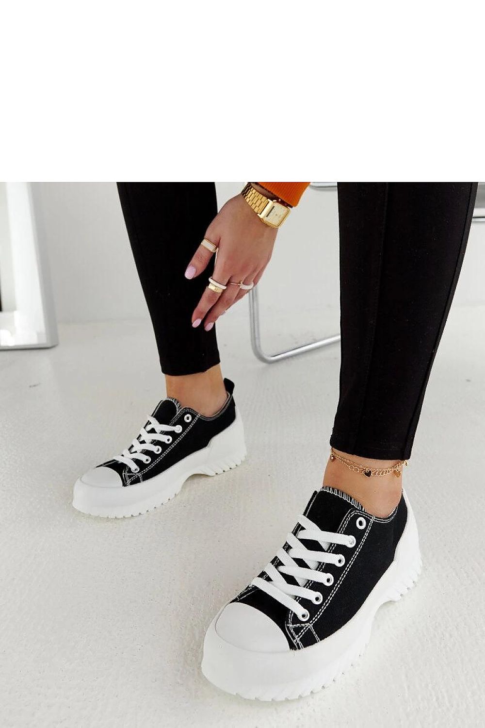   Czarne trampki na platformie Monteleone - Solea 