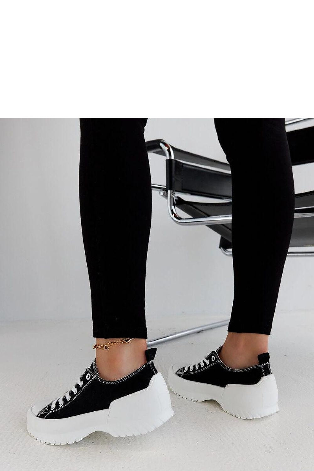   Czarne trampki na platformie Monteleone - Solea 