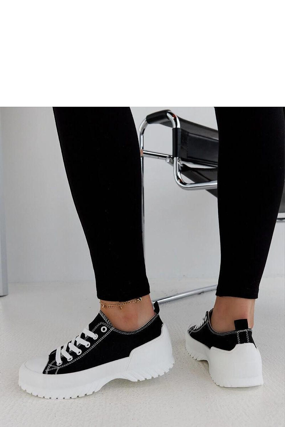   Czarne trampki na platformie Monteleone - Solea 