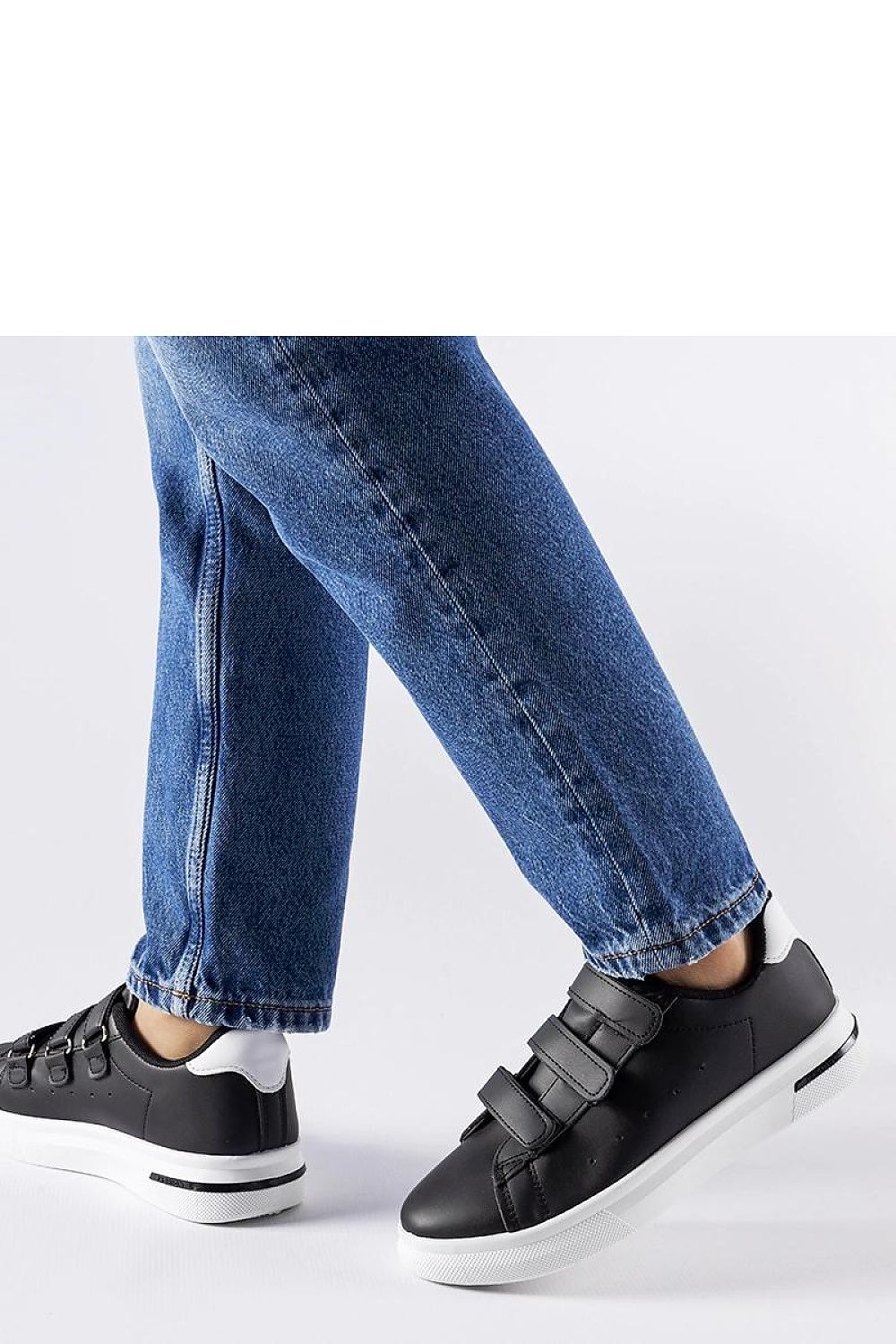   Czarne sneakersy zapinane na rzepy Paré - biała podeszwa - Solea 