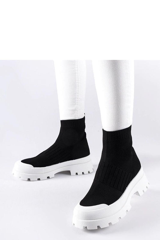   Czarne sneakersy z elastyczną cholewką Varden - Solea 