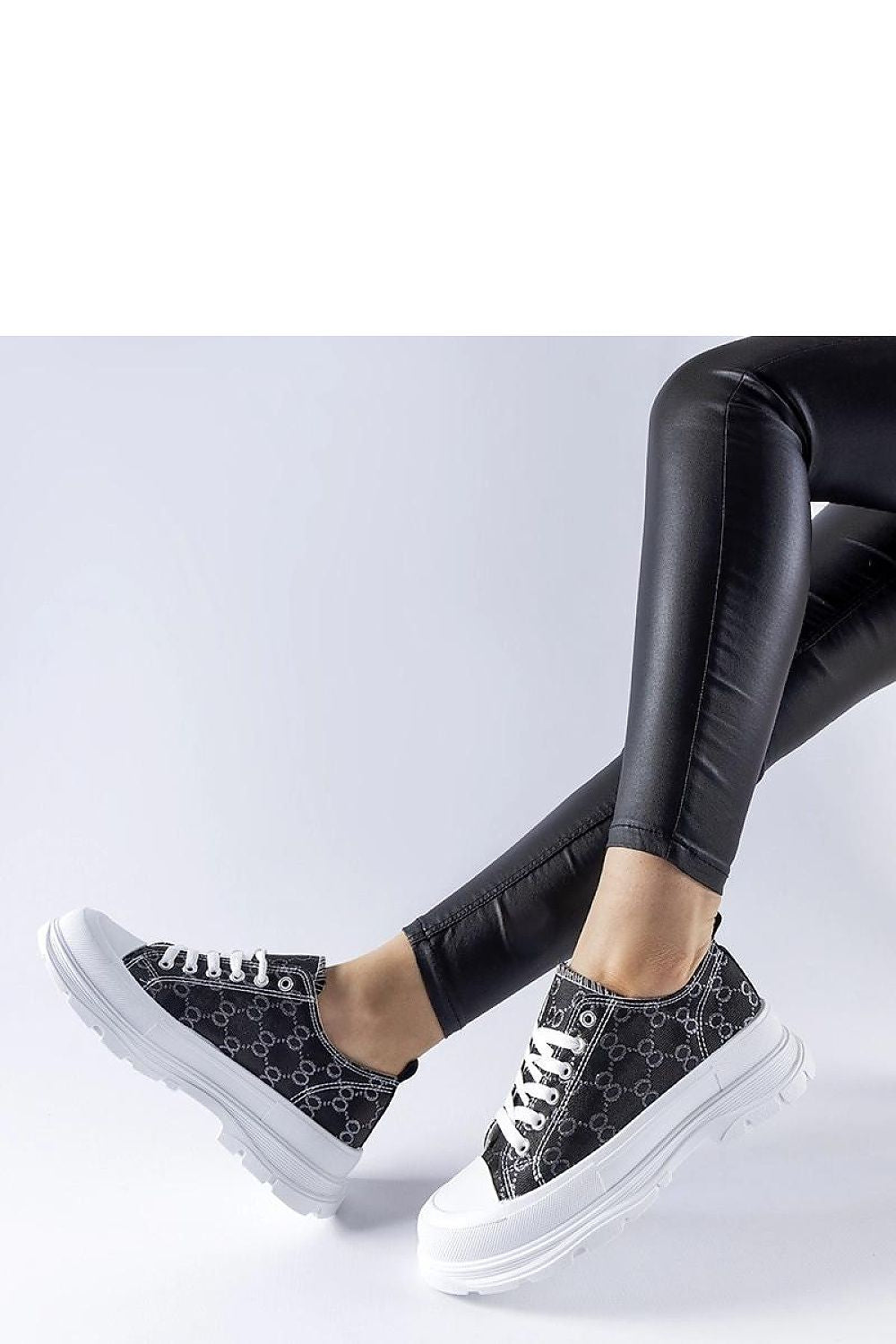   Czarne trampki zdobione monogramem Antonella - Solea 