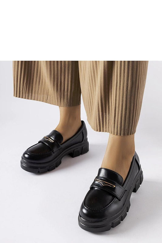   Czarne mokasyny z widocznym bieżnikiem Fuori - Solea 