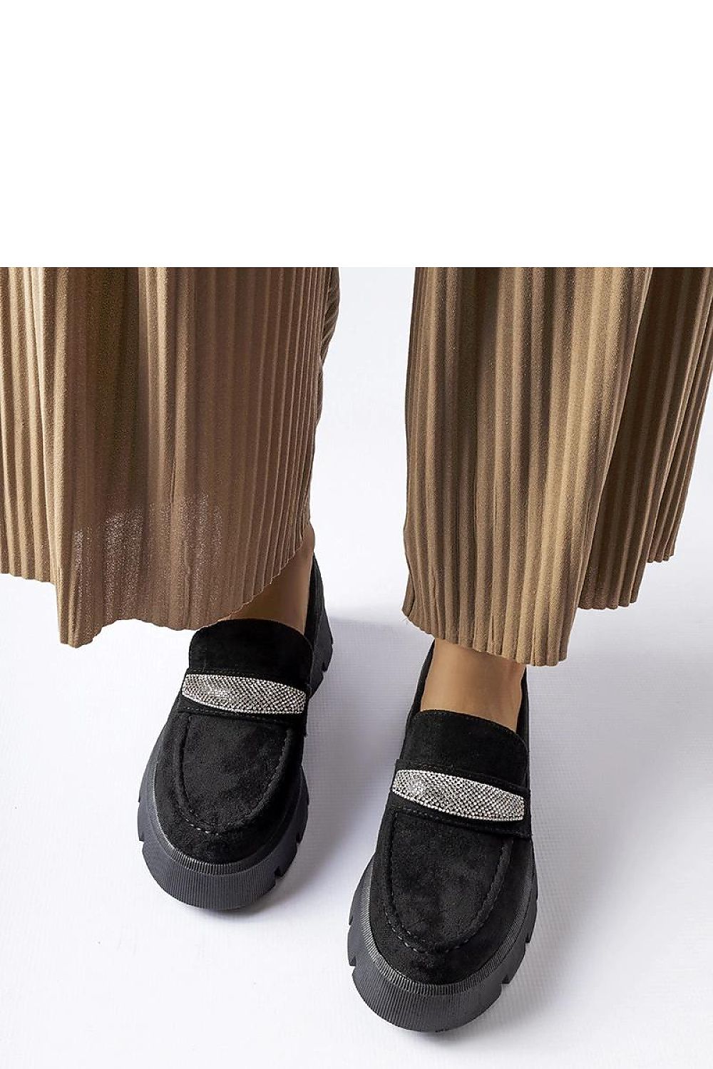   Czarne mokasyny na masywnej podeszwie Macario - Solea 