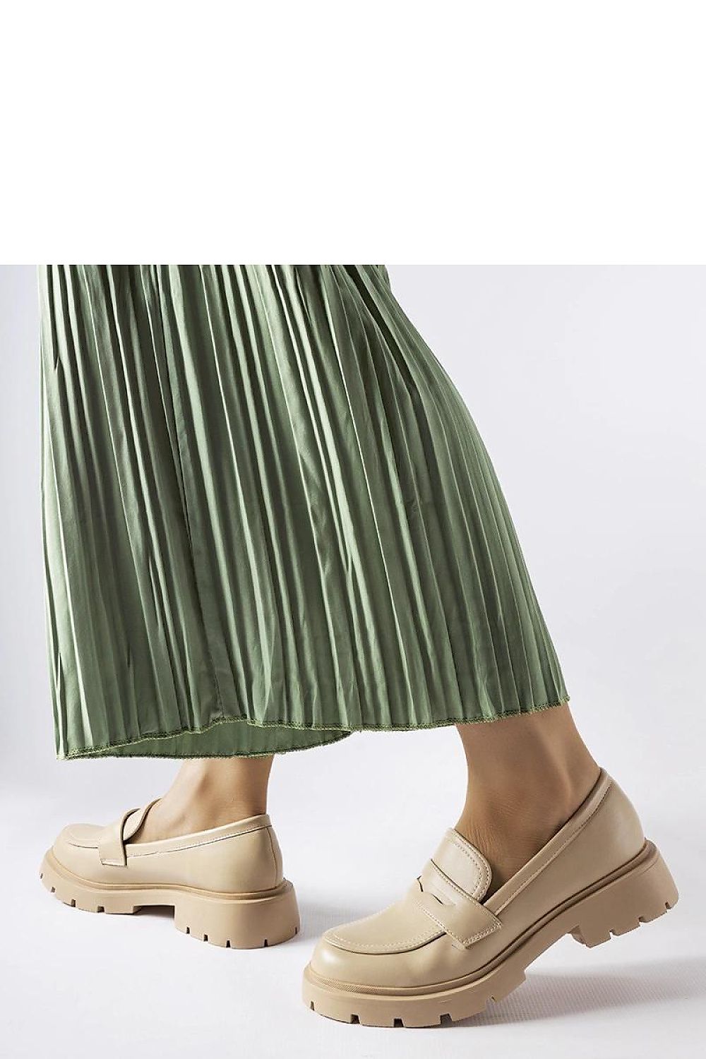   Beżowe eleganckie mokasyny Puccianiello - Solea 