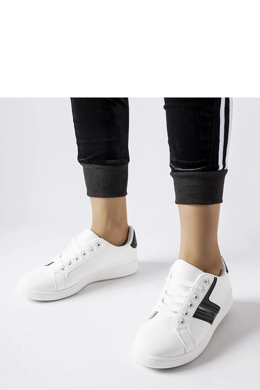   Białe sneakersy z czarnymi wstawkami Rizzo - Solea 