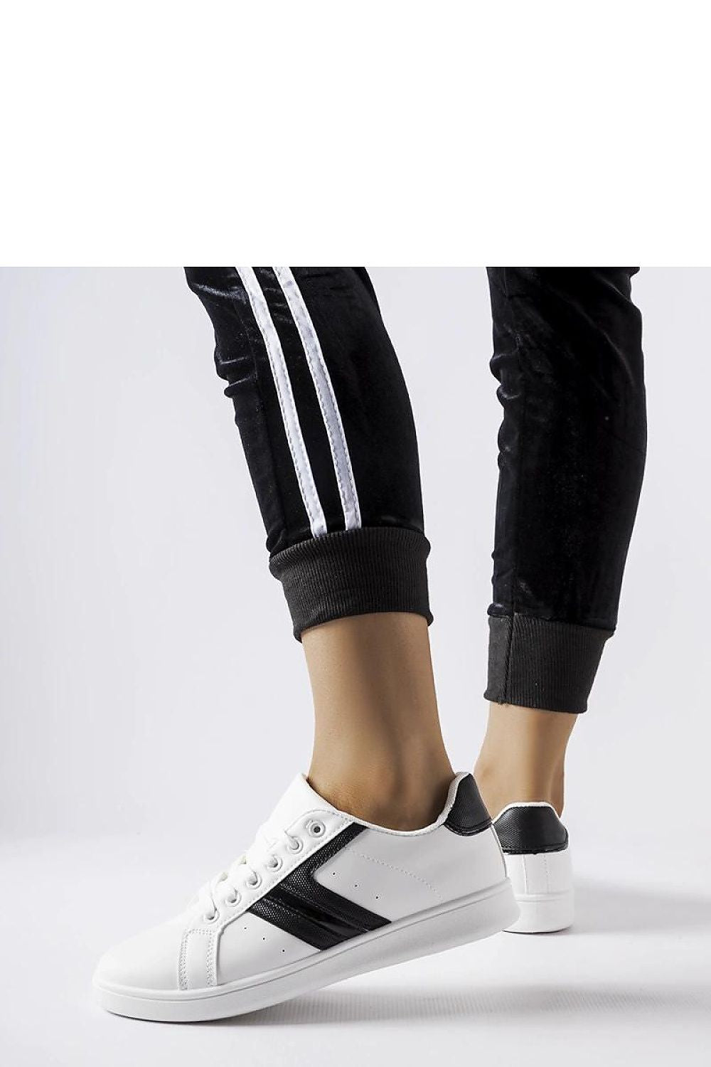   Białe sneakersy z czarnymi wstawkami Rizzo - Solea 