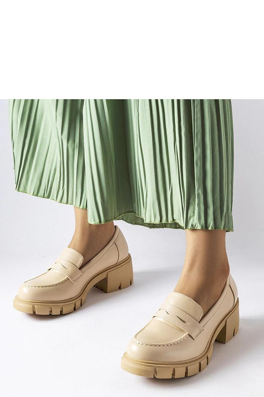   Beżowe klasyczne mokasyny na klocku Dina - Solea 