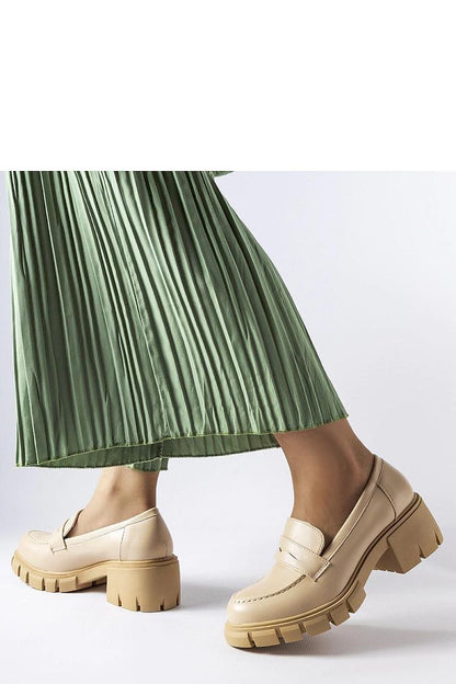   Beżowe klasyczne mokasyny na klocku Dina - Solea 