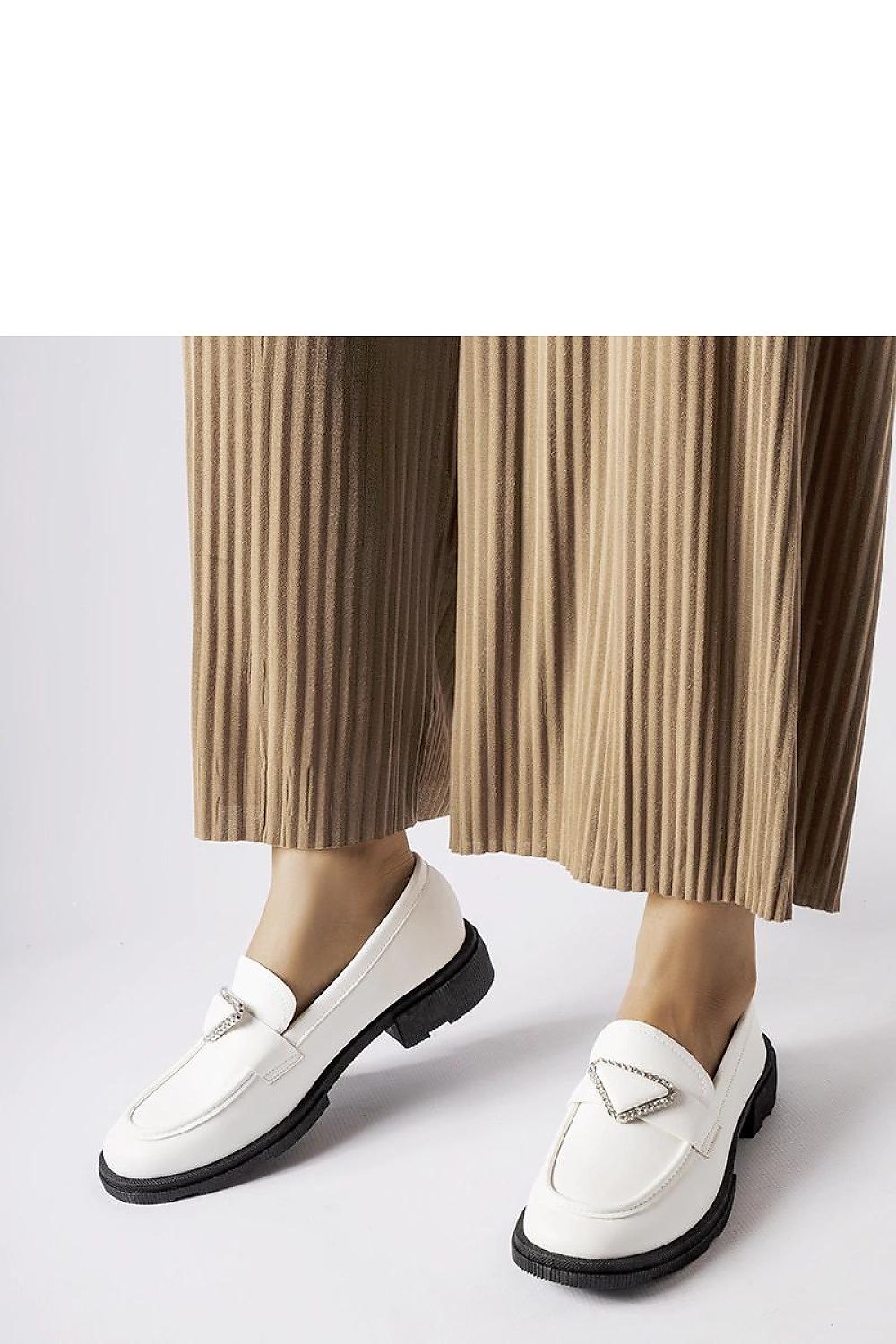   Białe mokasyny zdobione cyrkoniami Marsilius - Solea 