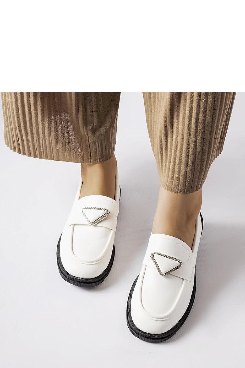   Białe mokasyny zdobione cyrkoniami Marsilius - Solea 