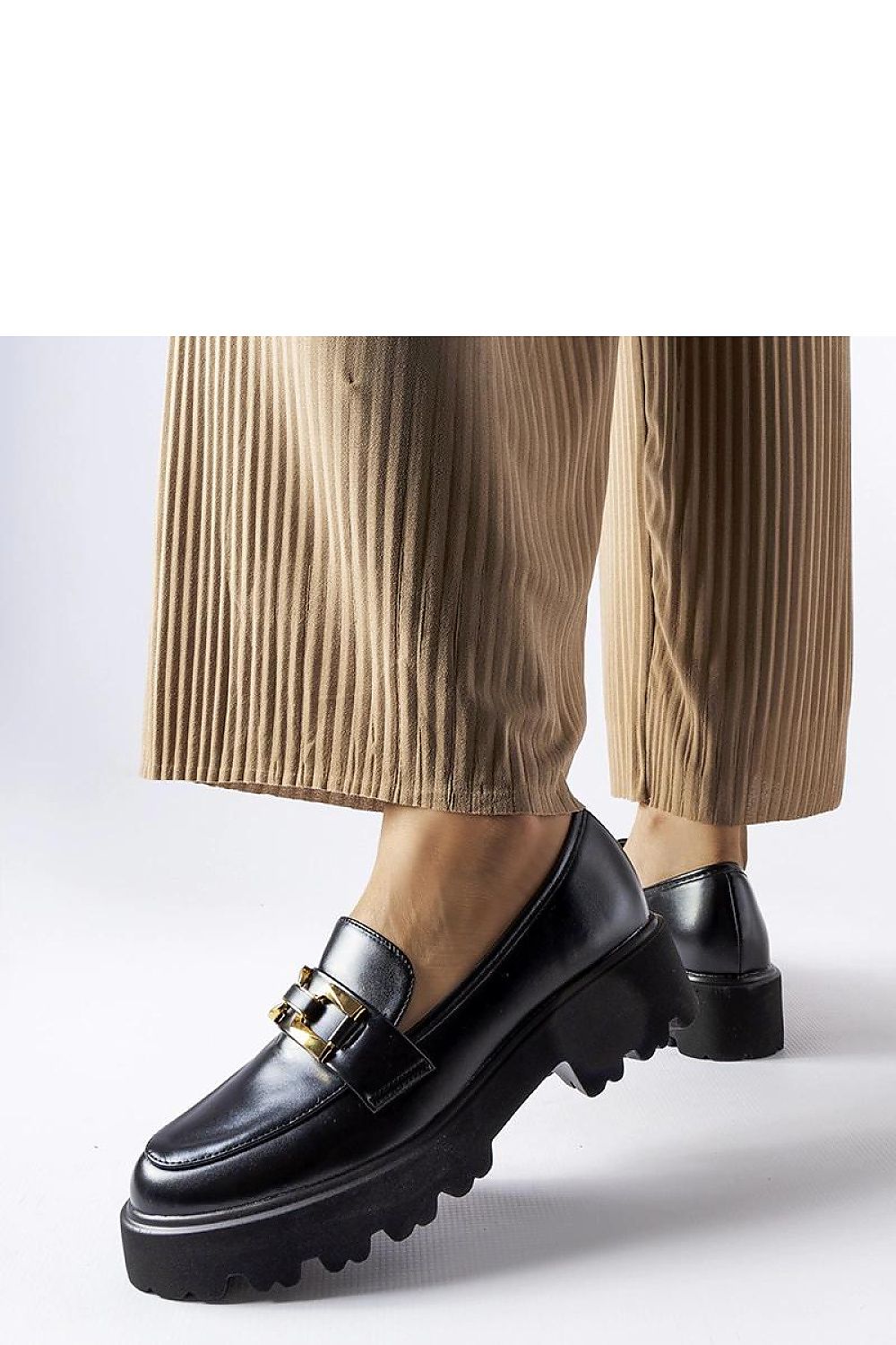   Czarne damskie mokasyny zdobione klamrą Piazzo - Solea 