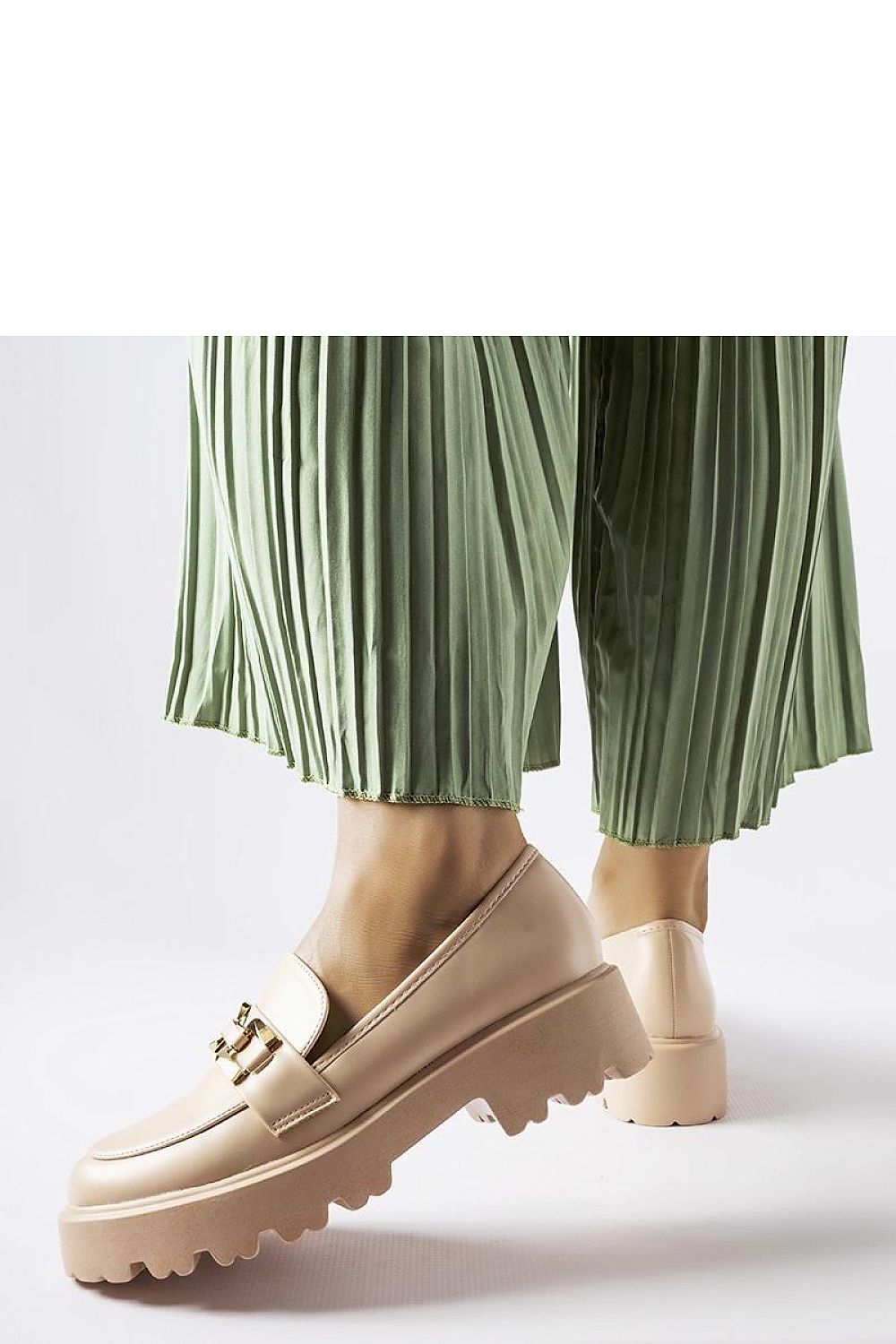   Beżowe damskie mokasyny zdobione klamrą Piazzo - Solea 