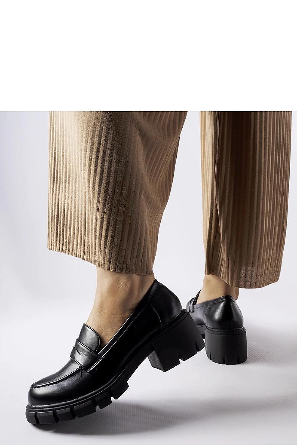   Czarne klasyczne mokasyny na klocku Dina - Solea 